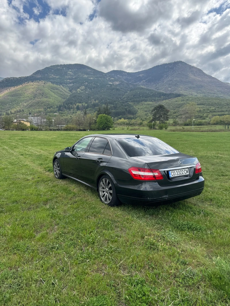 Mercedes-Benz E 200, снимка 5 - Автомобили и джипове - 52190603