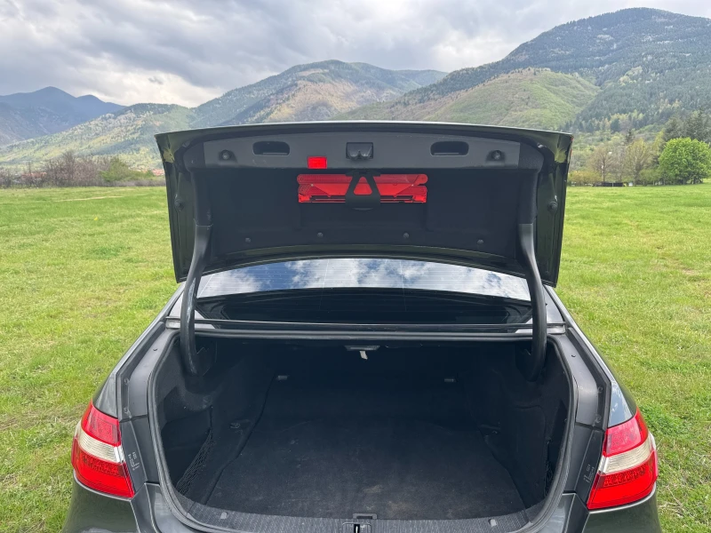 Mercedes-Benz E 200, снимка 9 - Автомобили и джипове - 52190603