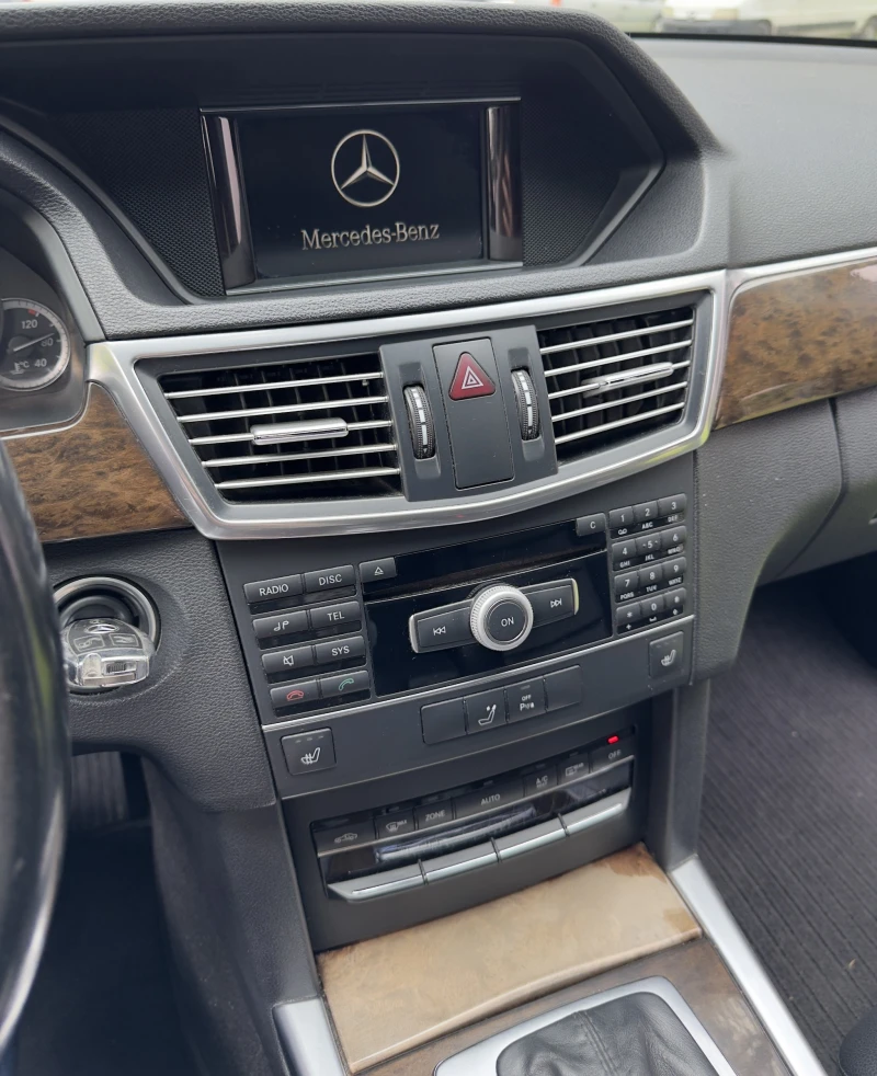 Mercedes-Benz E 200, снимка 6 - Автомобили и джипове - 52190603