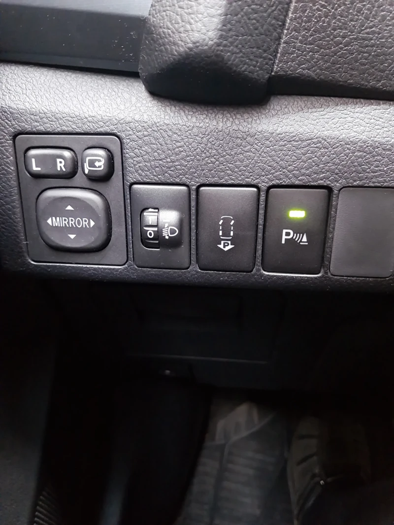 Toyota Auris II, Hybrid, снимка 8 - Автомобили и джипове - 52515795