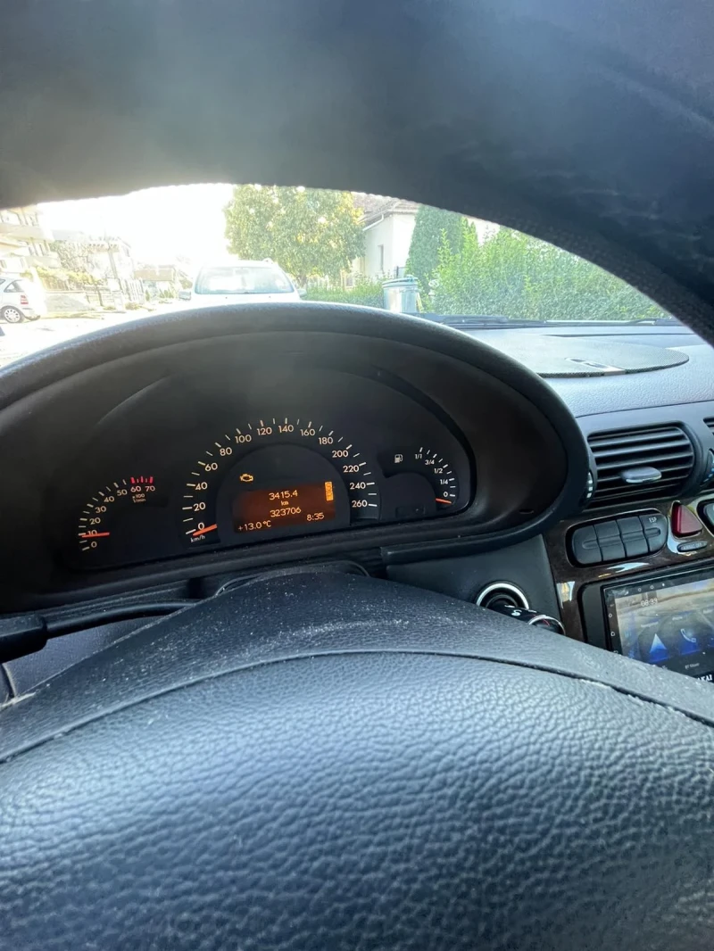 Mercedes-Benz C 180, снимка 7 - Автомобили и джипове - 52173312