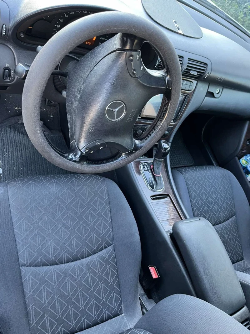 Mercedes-Benz C 180, снимка 6 - Автомобили и джипове - 52173312