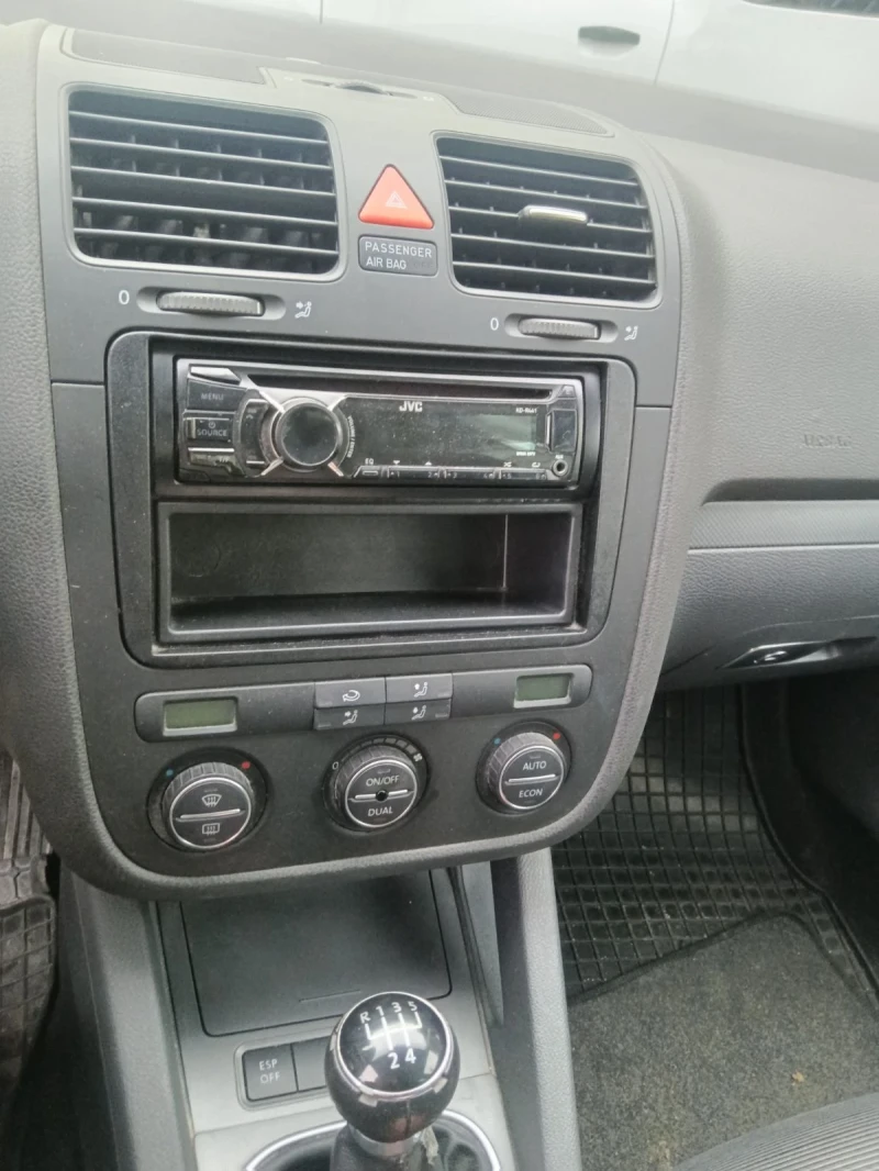 VW Golf 5, снимка 6 - Автомобили и джипове - 52708475