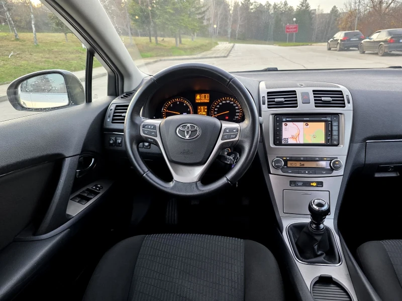 Toyota Avensis 2.2 D4d -150к.с , Навигация, Камера, снимка 10 - Автомобили и джипове - 52852537