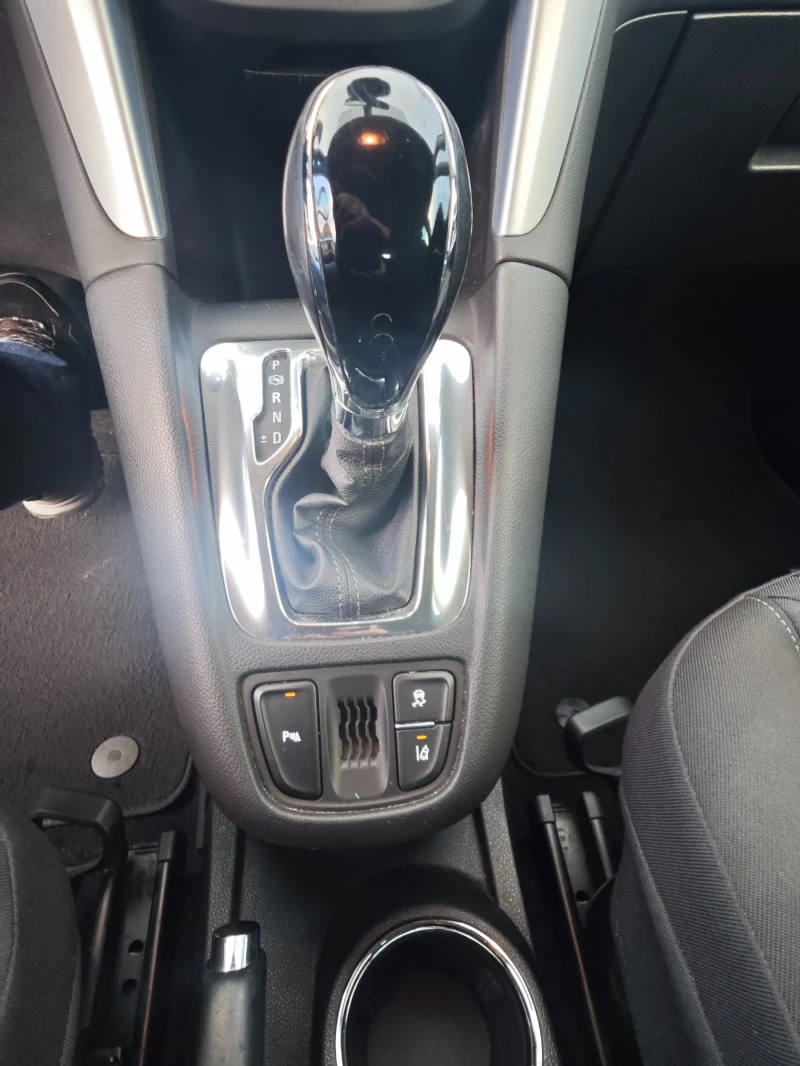 Opel Zafira 1.6i-Turbo/Автомат/7места/Фейс-лифт/Navi/CH, снимка 16 - Автомобили и джипове - 53048780