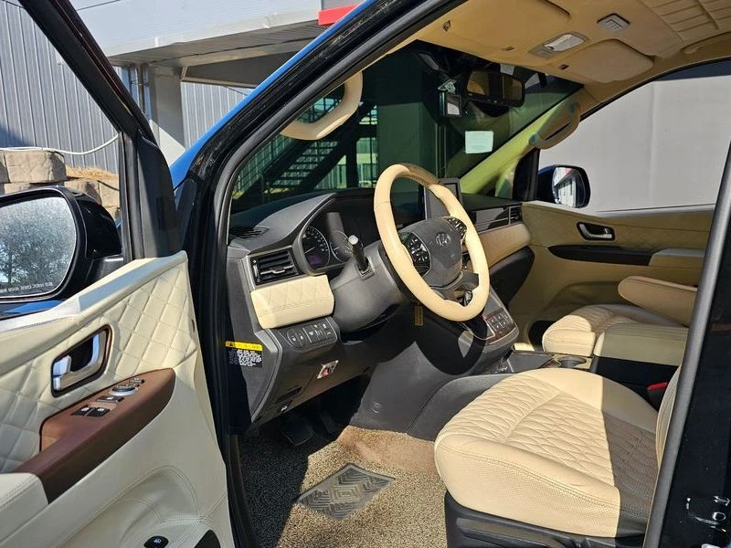 Hyundai Starex 2.5 Automatic, снимка 10 - Автомобили и джипове - 55948799