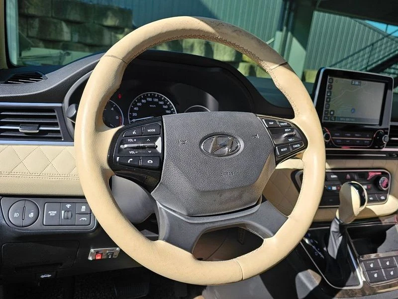 Hyundai Starex 2.5 Automatic, снимка 16 - Автомобили и джипове - 55948799