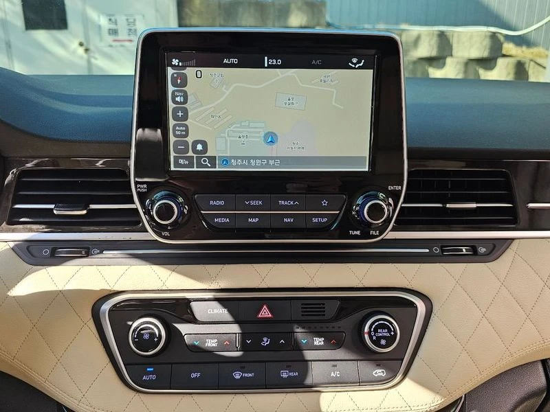 Hyundai Starex 2.5 Automatic, снимка 17 - Автомобили и джипове - 55948799