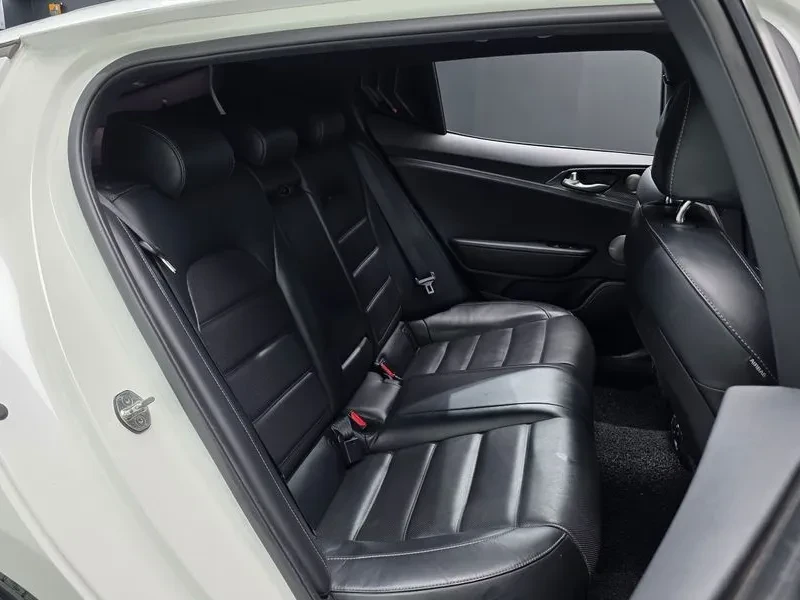 Kia Stinger 3.3 2WD GT - САМО 30% АВАНС , снимка 10 - Автомобили и джипове - 55998793