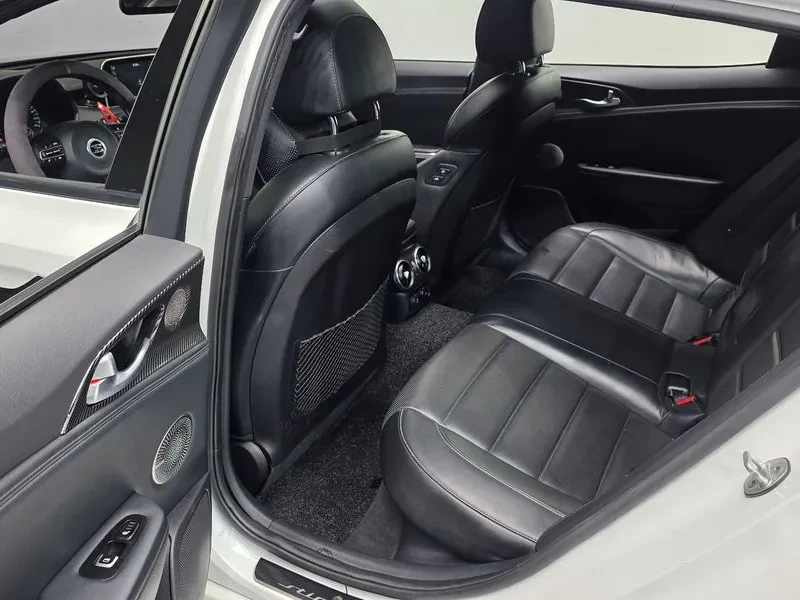 Kia Stinger 3.3 2WD GT - САМО 30% АВАНС , снимка 11 - Автомобили и джипове - 55998793