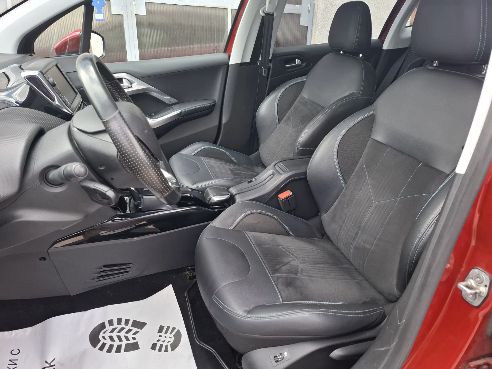 Peugeot 2008 1.2i - АВТОМАТИК  - изображение 10