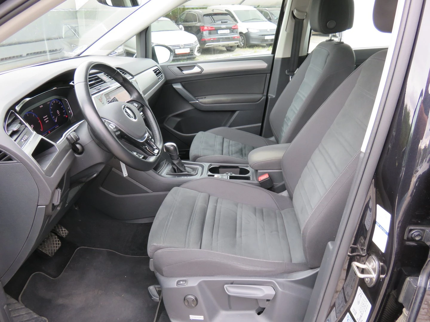 VW Touran Comfortline 2.0 TDI SCR DSG - изображение 4