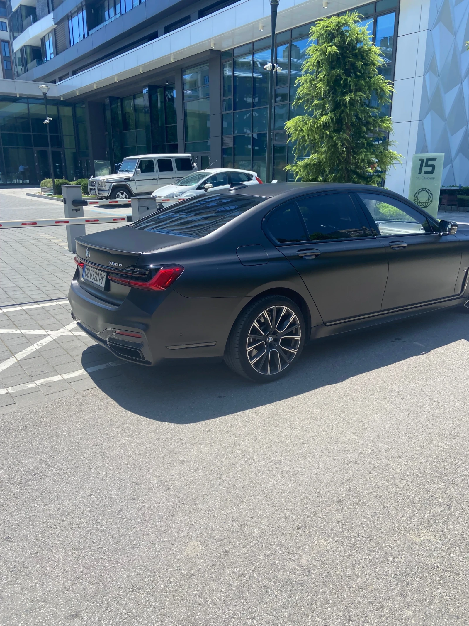 BMW 750 750D - изображение 3