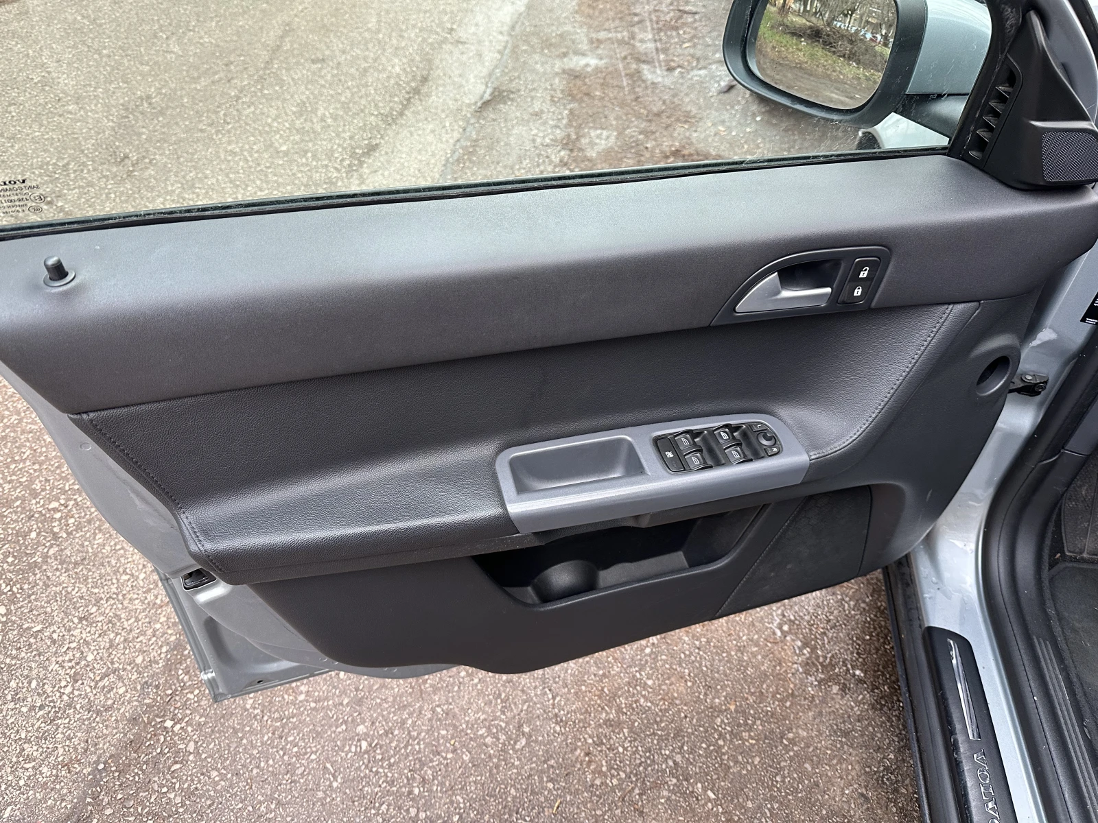 Volvo V50 1.6D - изображение 6