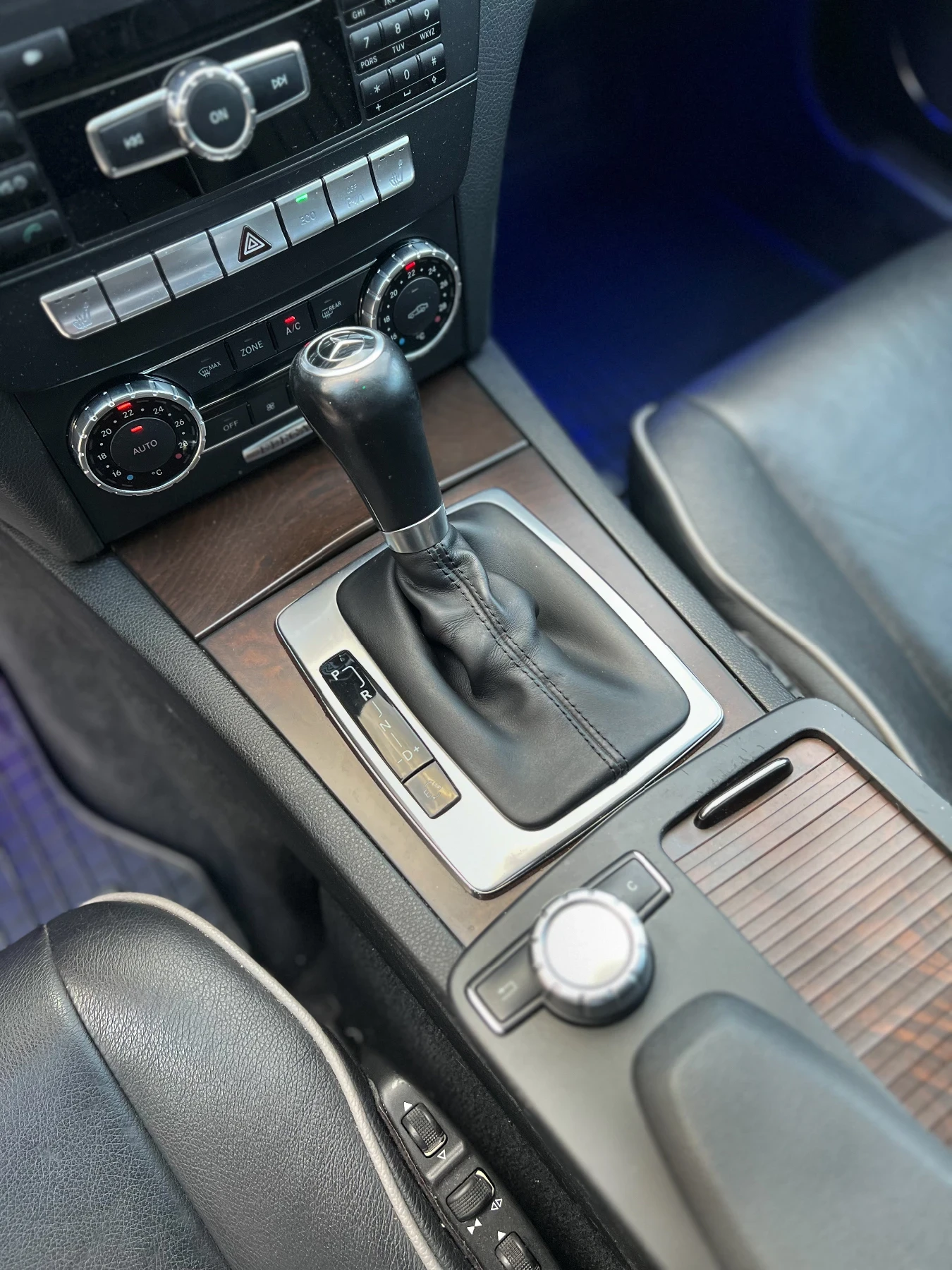 Mercedes-Benz C 250 #EXCLUSIVE#MILTIBEAM#FULL LEATHER , снимка 9 - Автомобили и джипове - 54403439