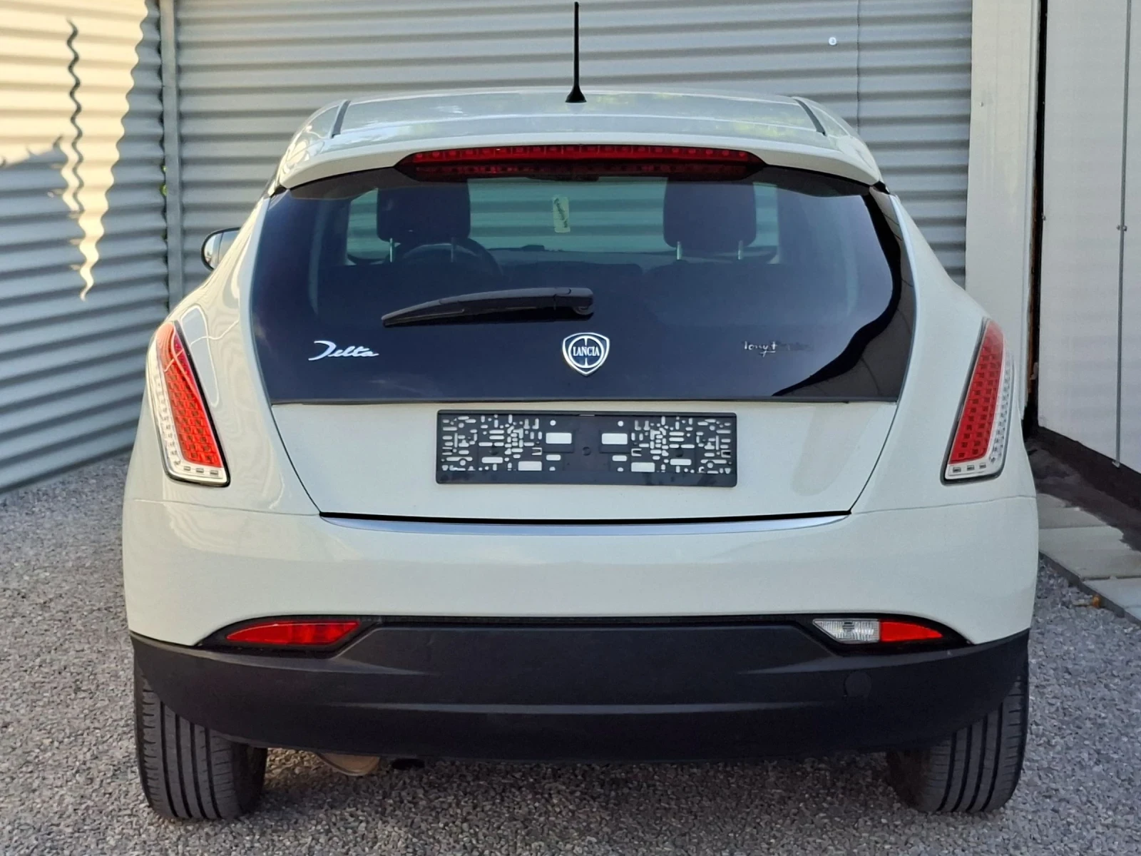 Lancia Delta 1.4T/Фабрична газ/ Топ състояние, снимка 6 - Автомобили и джипове - 54840836