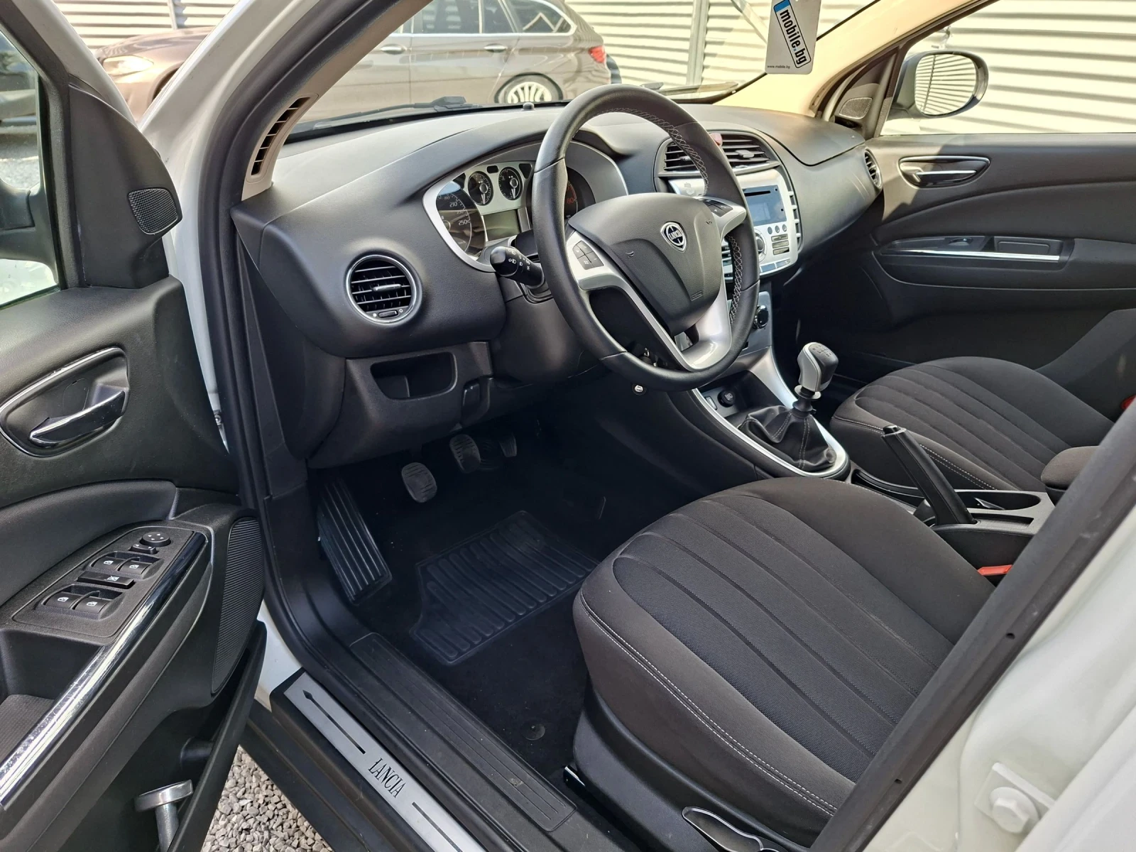 Lancia Delta 1.4T/Фабрична газ/ Топ състояние, снимка 10 - Автомобили и джипове - 54840836