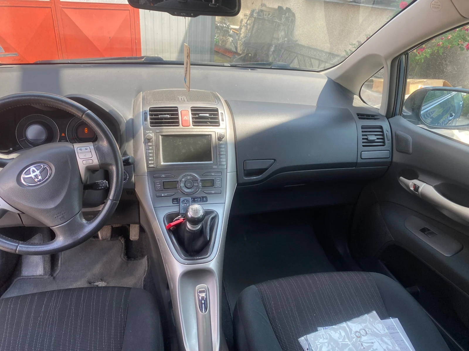 Toyota Auris 2.0 D4D Keyless, Navi , снимка 7 - Автомобили и джипове - 54858301