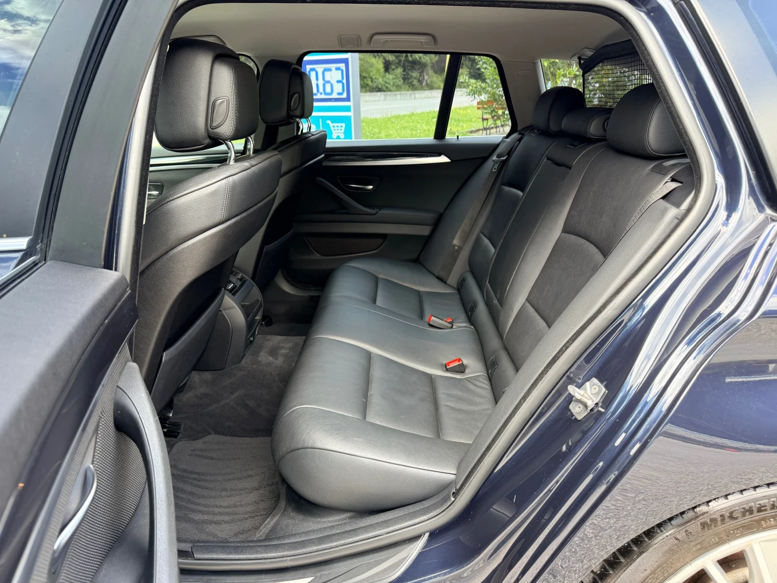 BMW 523 3.0i* 204кс* 6-цилиндров* РЕКАРО* НАВИ* ТЕГЛИЧ* , снимка 8 - Автомобили и джипове - 55426141