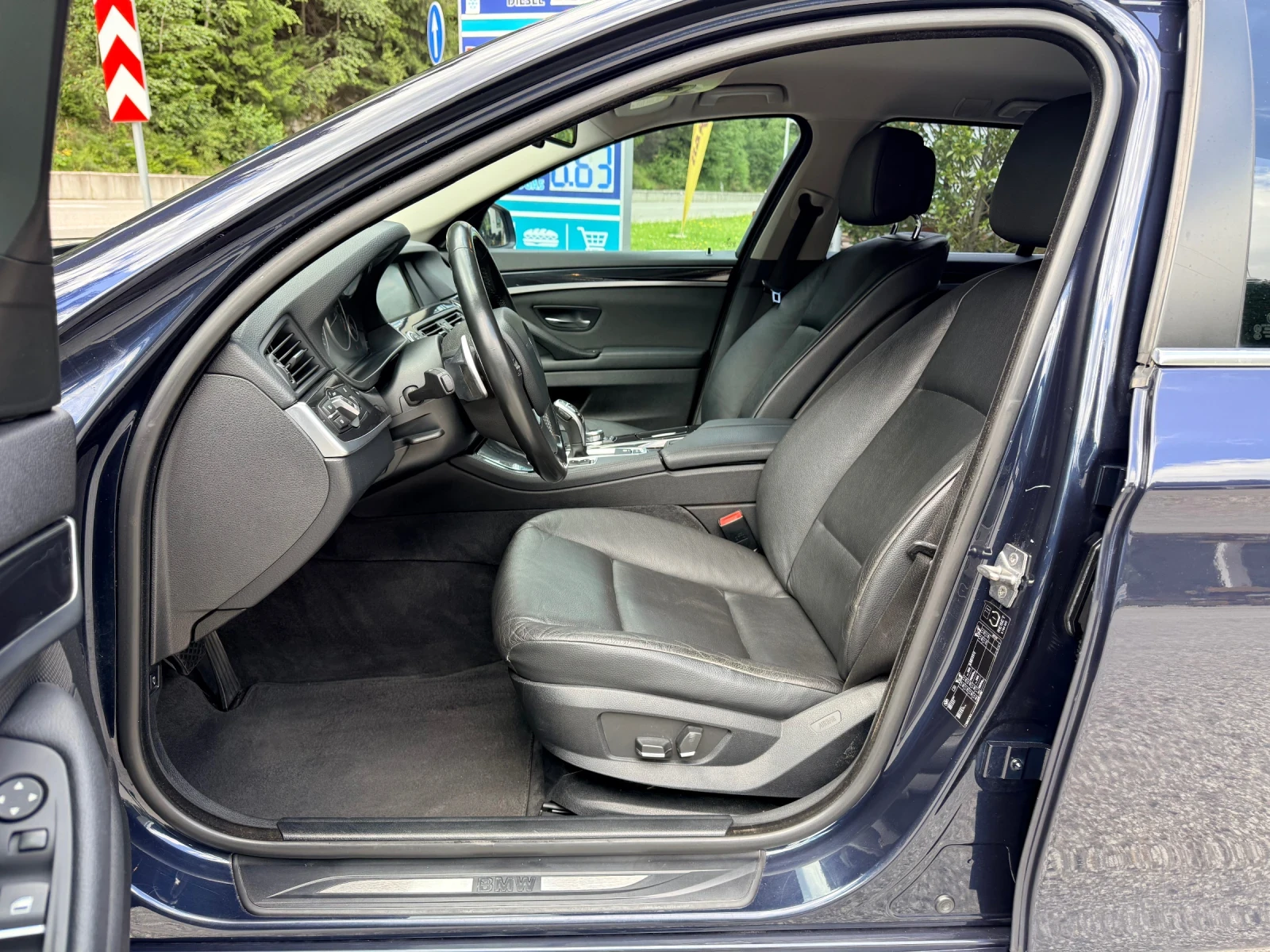 BMW 523 3.0i* 204кс* 6-цилиндров* РЕКАРО* НАВИ* ТЕГЛИЧ* , снимка 7 - Автомобили и джипове - 55426141