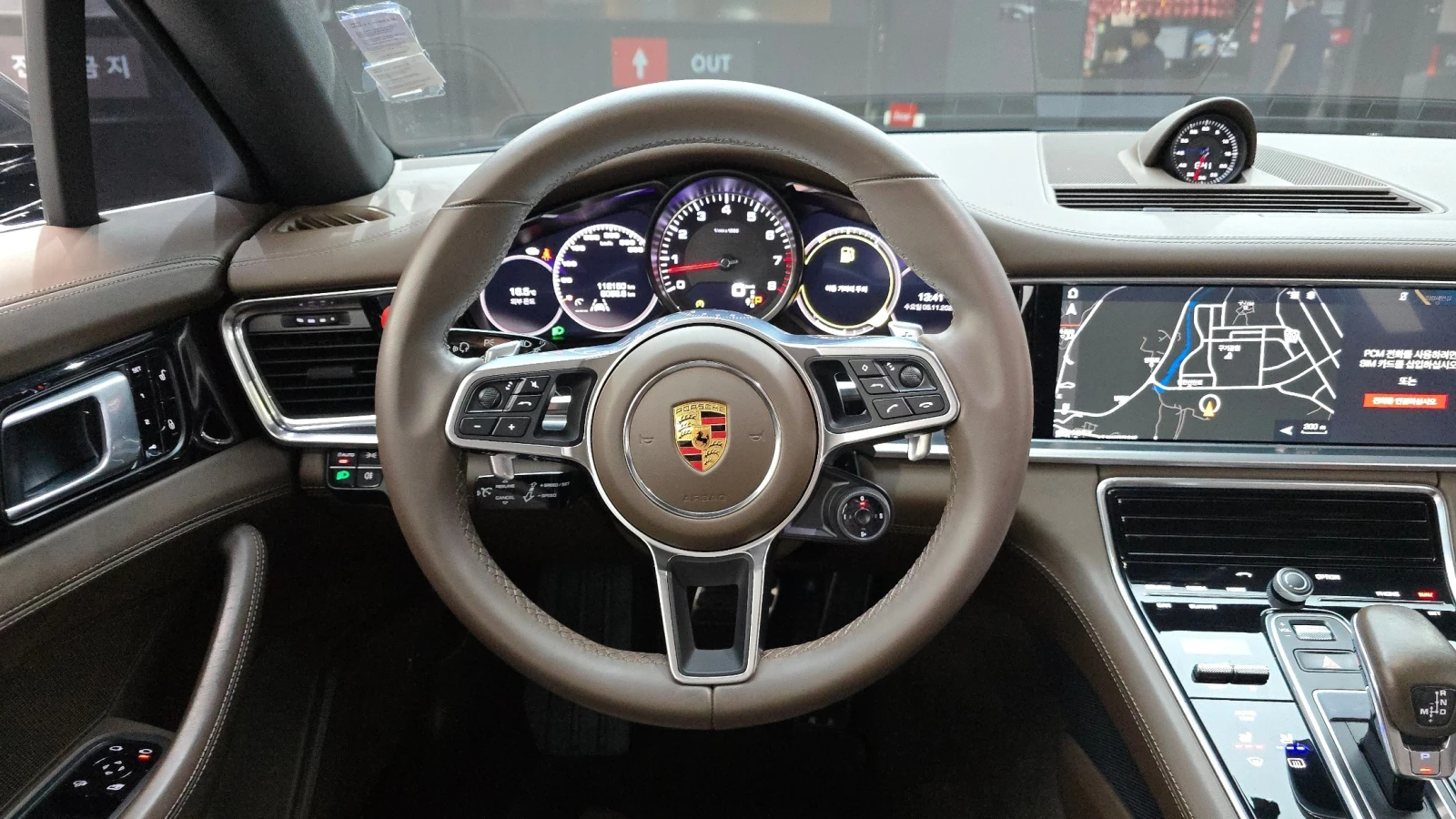 Porsche Panamera 2.9 4S | 4x4 | Кожа | Вентилация | 360  камера, снимка 13 - Автомобили и джипове - 56173434