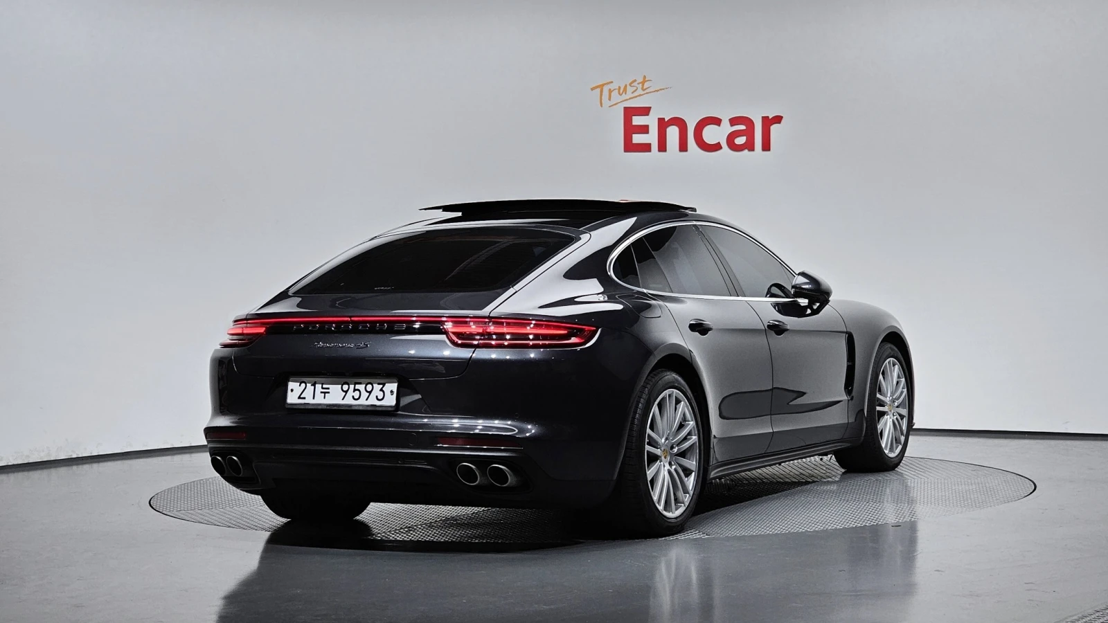 Porsche Panamera 2.9 4S | 4x4 | Кожа | Вентилация | 360  камера, снимка 2 - Автомобили и джипове - 56173434
