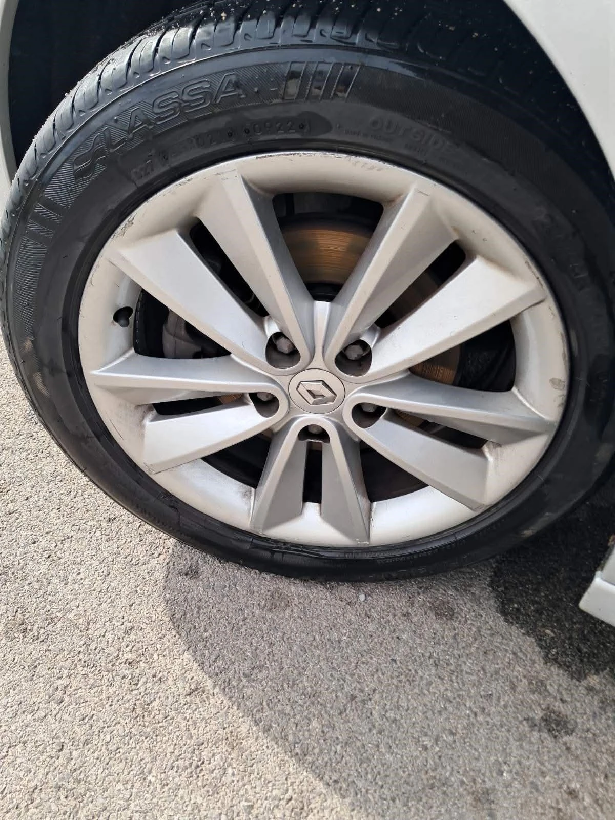Renault Scenic 1.5dCI, снимка 7 - Автомобили и джипове - 56299784