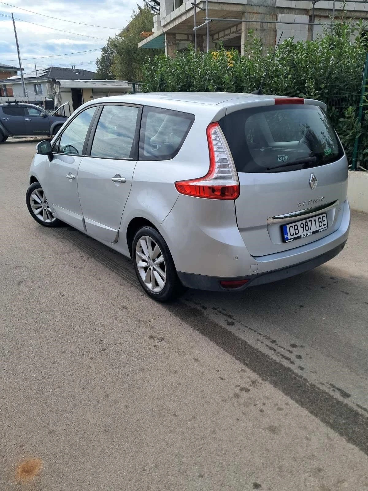 Renault Scenic 1.5dCI, снимка 2 - Автомобили и джипове - 56299784