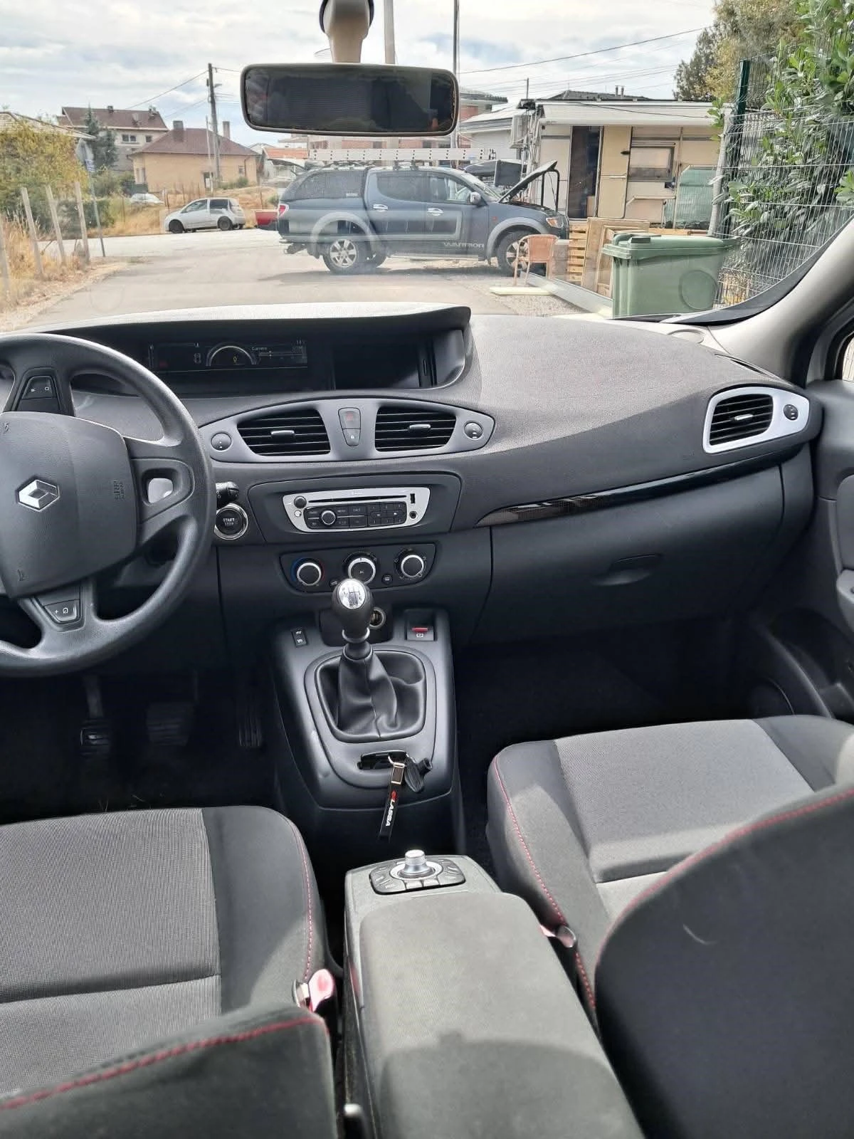 Renault Scenic 1.5dCI, снимка 6 - Автомобили и джипове - 56299784