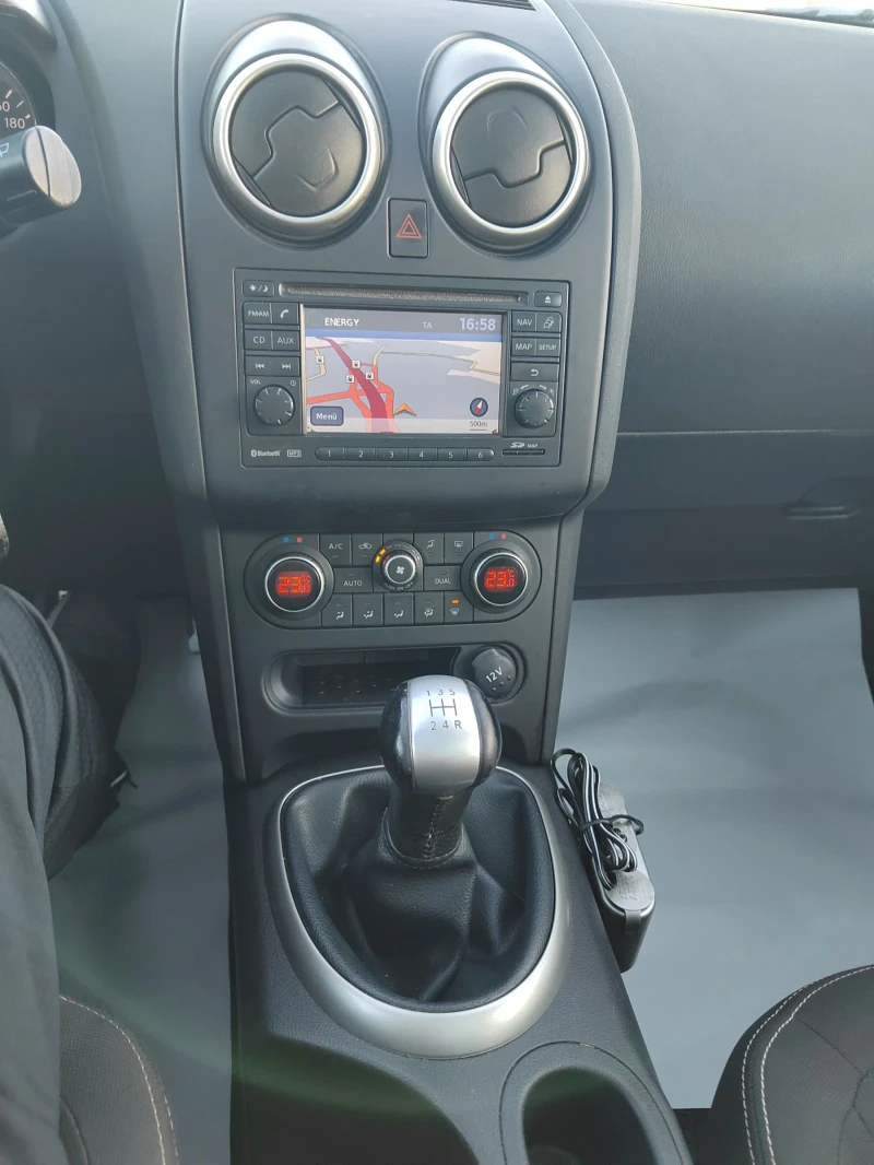 Nissan Qashqai 1.6 BENZIN , снимка 16 - Автомобили и джипове - 49392638