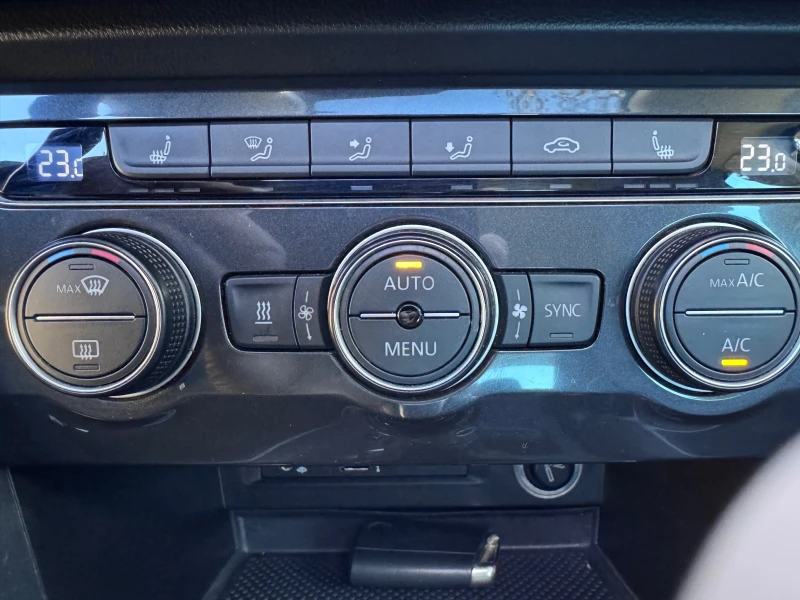 VW Tiguan, снимка 10 - Автомобили и джипове - 52654920