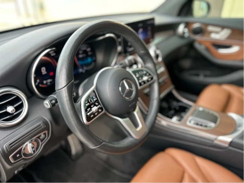 Mercedes-Benz GLC 300 4MATIC SUV| AMG SPORT | 80800 KMS | LOADED  CA, снимка 16 - Автомобили и джипове - 53031226