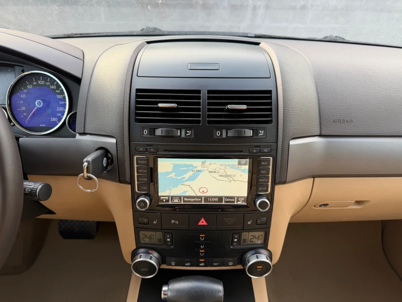 VW Touareg 3.0TDI Facelift, снимка 12 - Автомобили и джипове - 53192215