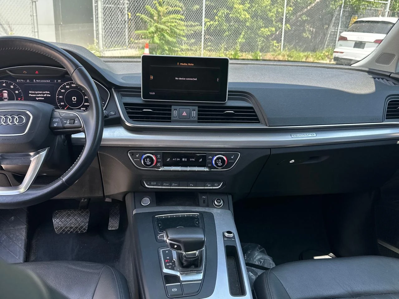 Audi Q5 2.0L Technik* Авто финансиране* Карфакс - изображение 9