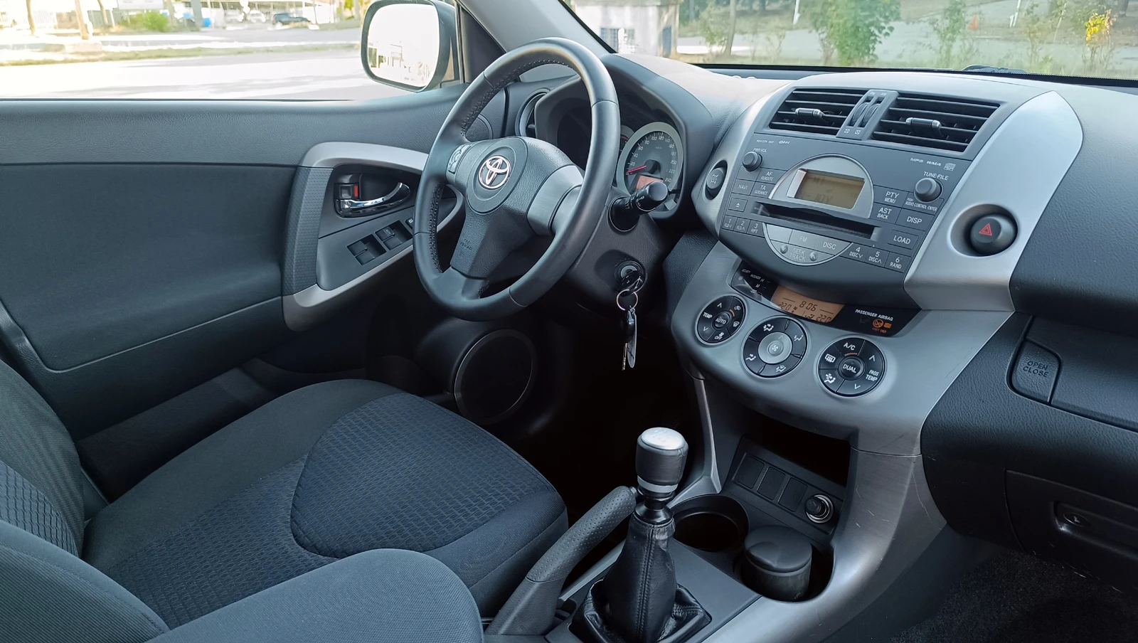 Toyota Rav4 2.2D-4D 136k.c - изображение 10