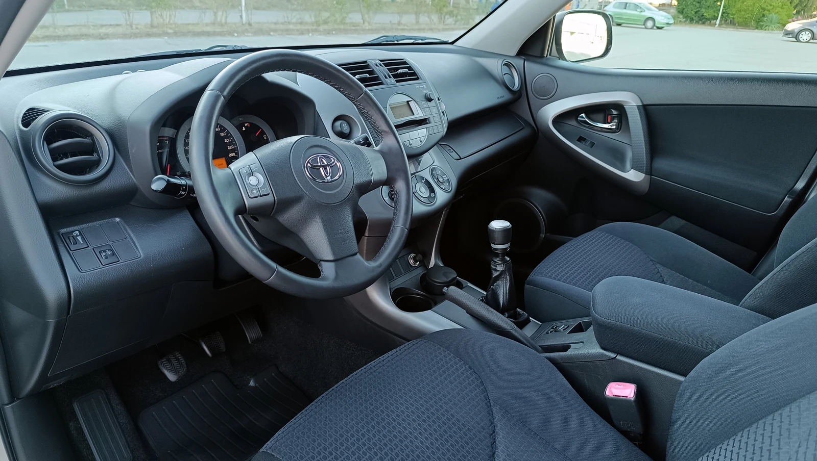 Toyota Rav4 2.2D-4D 136k.c - изображение 8