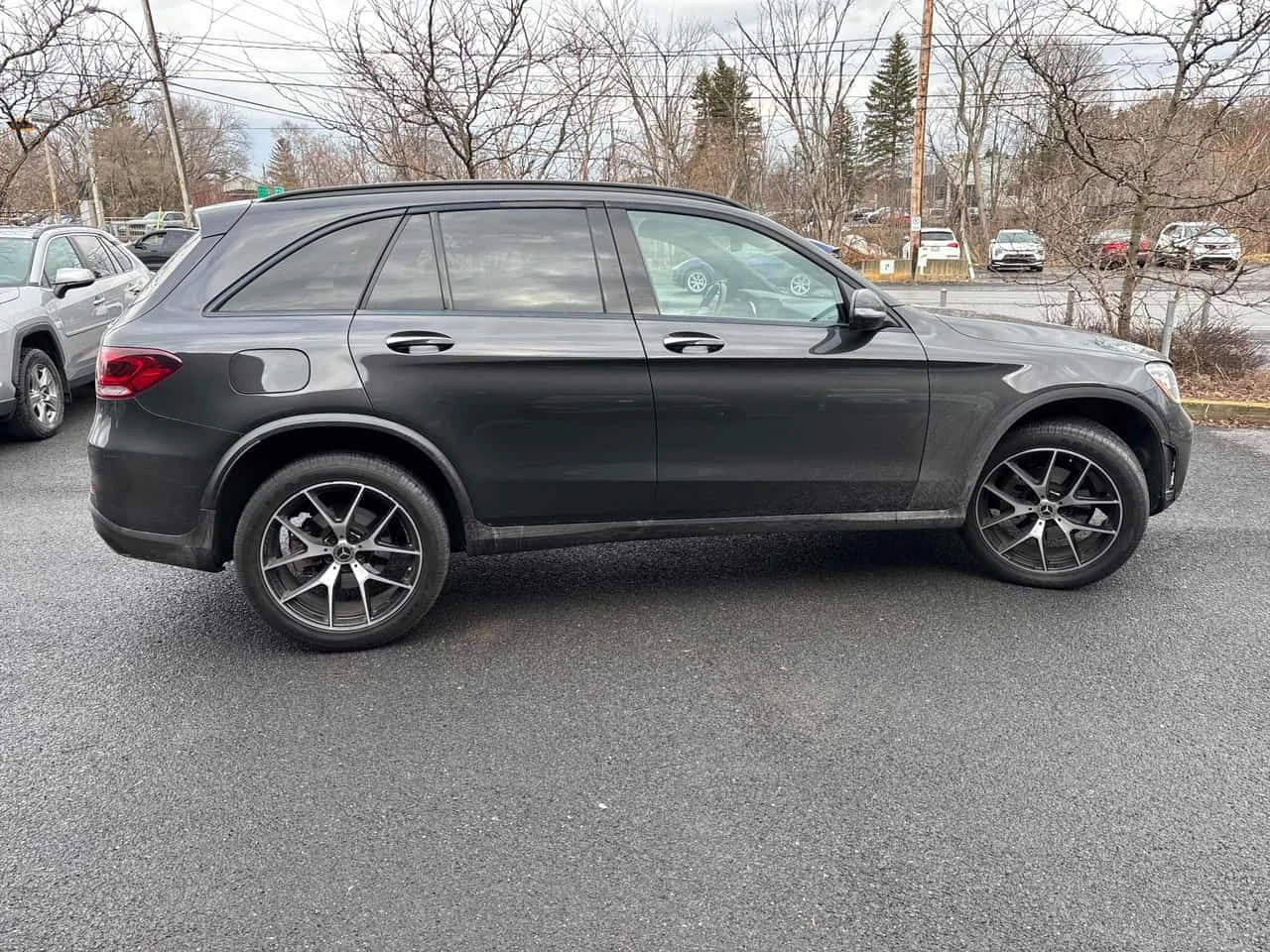 Mercedes-Benz GLC 300 * CARFAX * 2 КЛЮЧА * ПАНОРАМА * KEYLESS, снимка 3 - Автомобили и джипове - 54085238