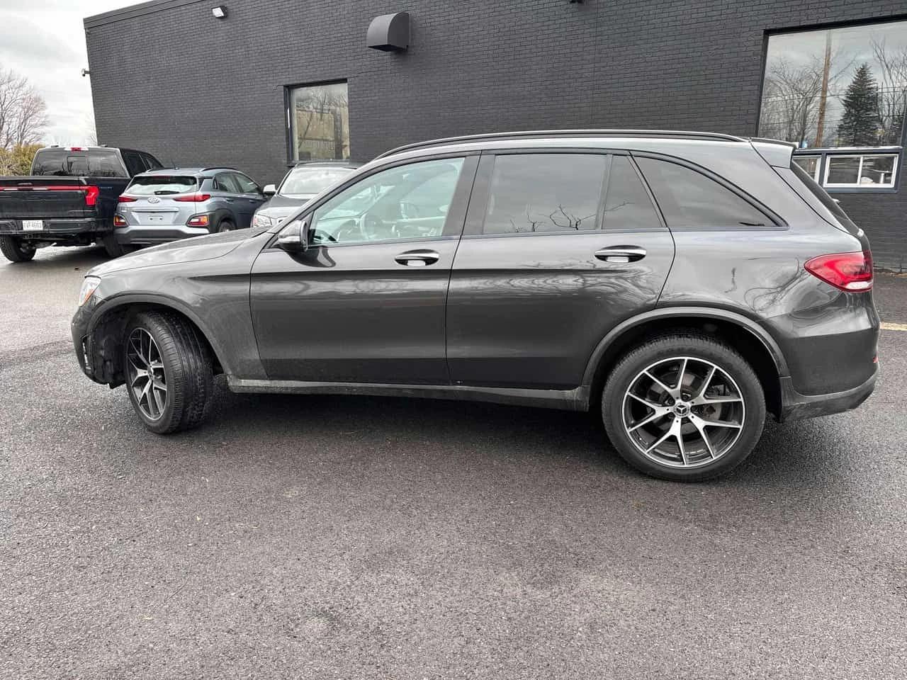 Mercedes-Benz GLC 300 * CARFAX * 2 КЛЮЧА * ПАНОРАМА * KEYLESS, снимка 2 - Автомобили и джипове - 54085238