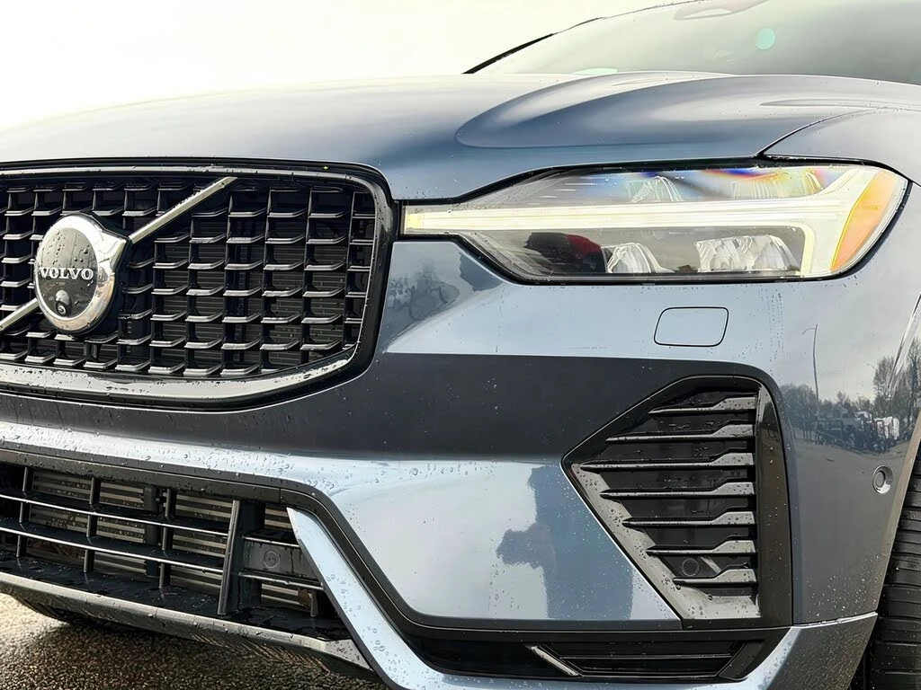 Volvo XC60 Recharge T8 Ultimate Dark Theme eAWD, снимка 4 - Автомобили и джипове - 54565644