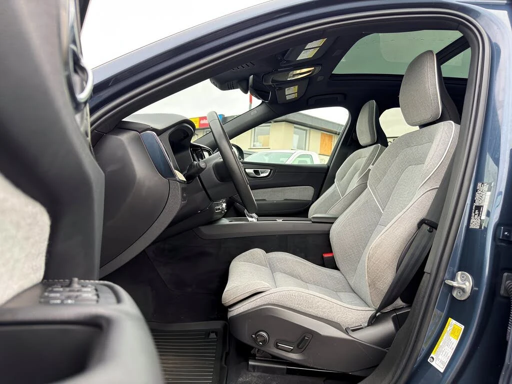 Volvo XC60 Recharge T8 Ultimate Dark Theme eAWD, снимка 15 - Автомобили и джипове - 54565644