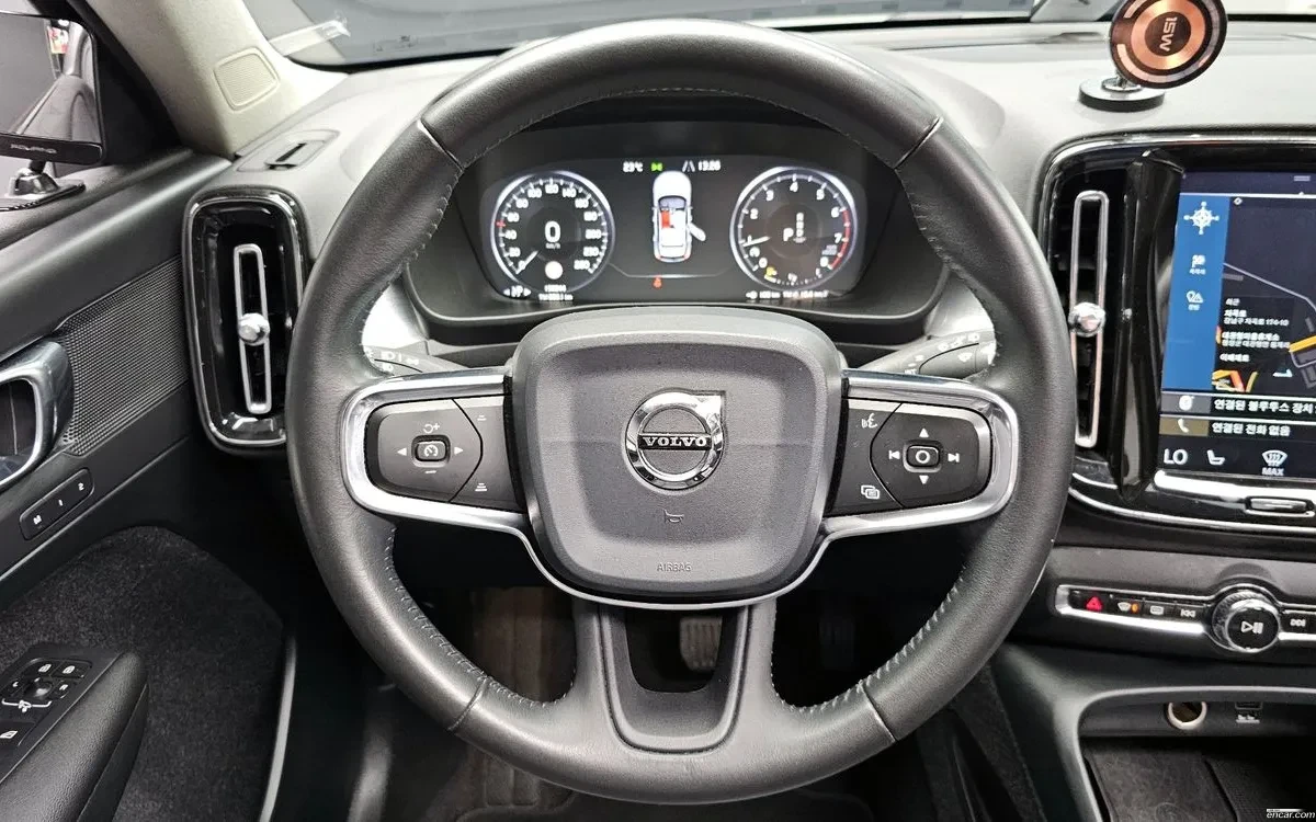 Volvo XC40 T4 2.0 Momentum, снимка 12 - Автомобили и джипове - 54853428