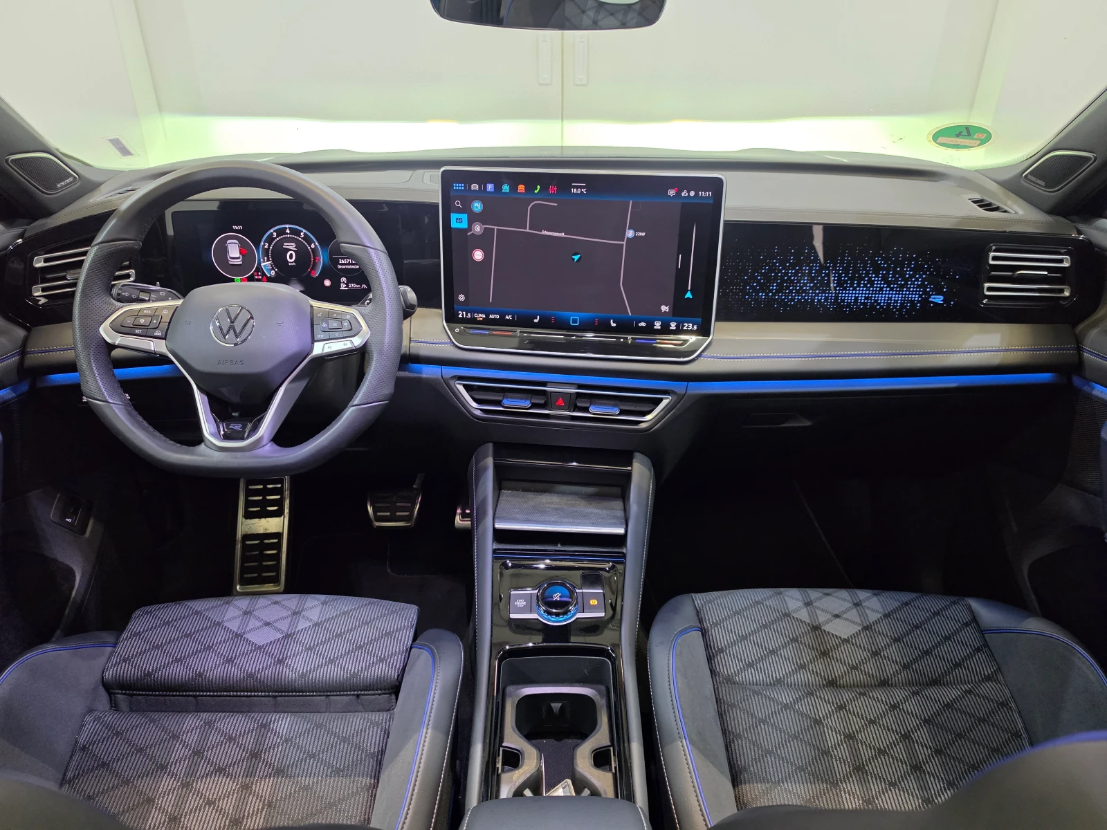 VW Tiguan 1.5 eTSI R-Line Aut. Pano LED-Matrix Head-Up, снимка 2 - Автомобили и джипове - 54916206