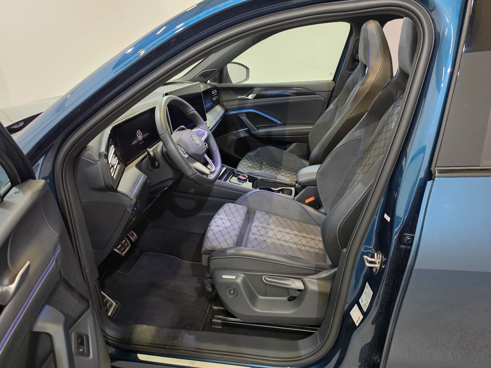 VW Tiguan 1.5 eTSI R-Line Aut. Pano LED-Matrix Head-Up, снимка 13 - Автомобили и джипове - 54916206