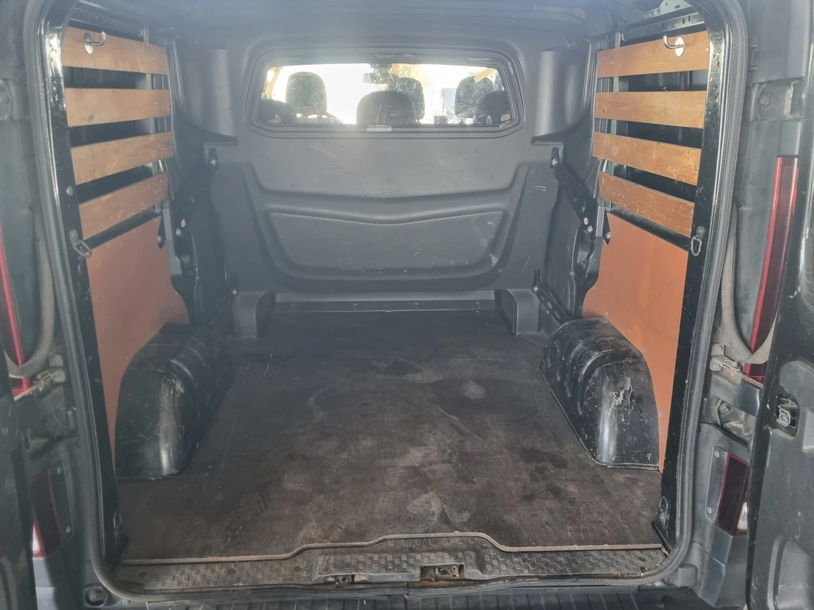 Opel Vivaro 1.6, снимка 8 - Бусове и автобуси - 56358681