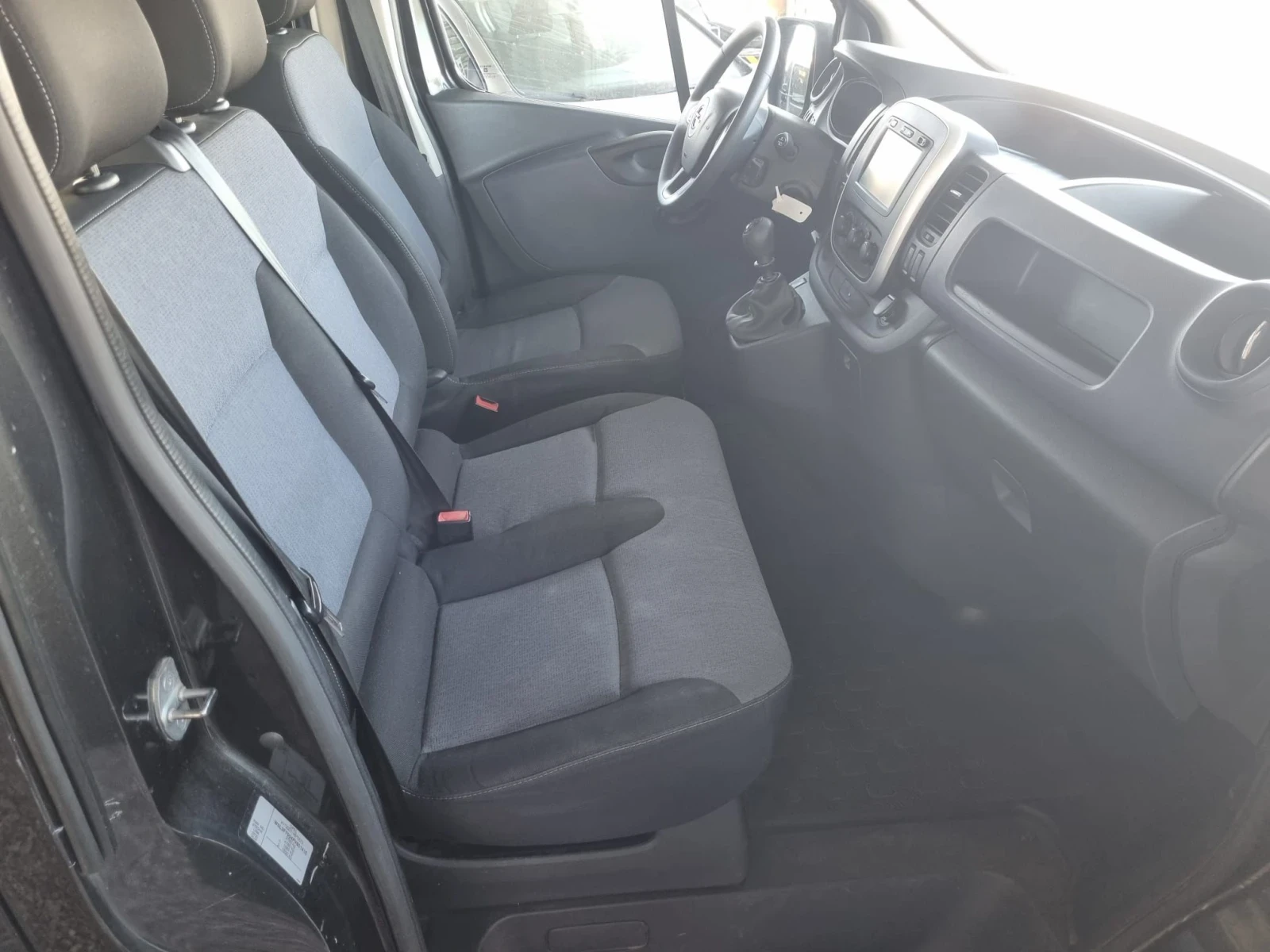 Opel Vivaro 1.6, снимка 13 - Бусове и автобуси - 56358681