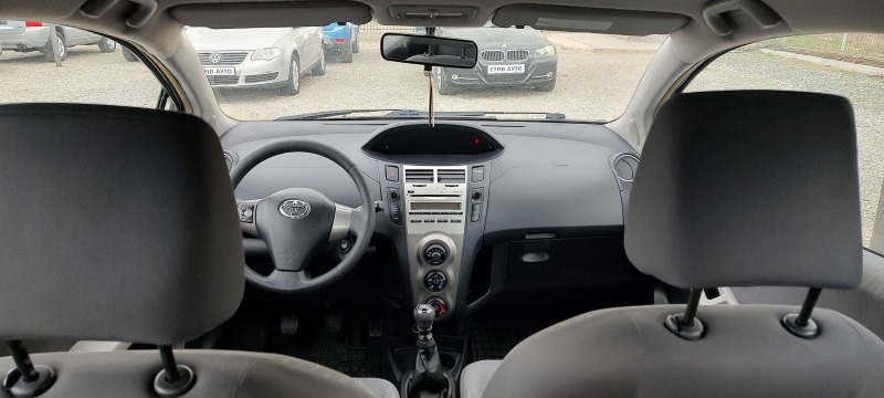 Toyota Yaris 1.3 vvti , снимка 10 - Автомобили и джипове - 44641491
