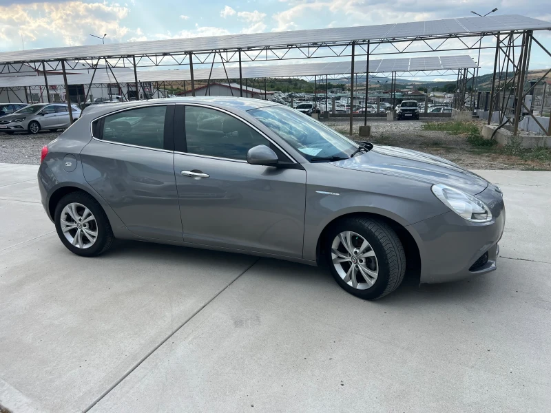 Alfa Romeo Giulietta 1.6JTD-m2 Euro 5B, снимка 8 - Автомобили и джипове - 48700894