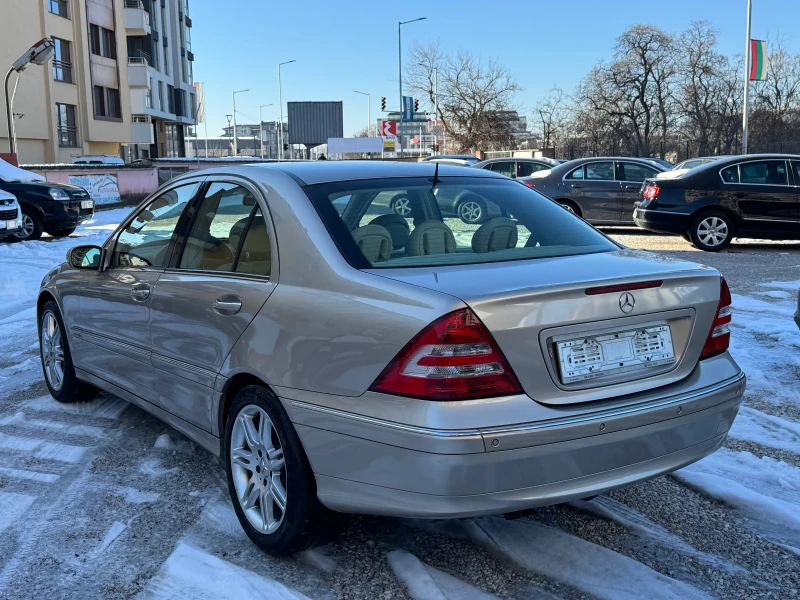 Mercedes-Benz C 200 ГАЗОВ ИНЖ* FACELIFT* КОЖА* NAVIG, снимка 8 - Автомобили и джипове - 48729034