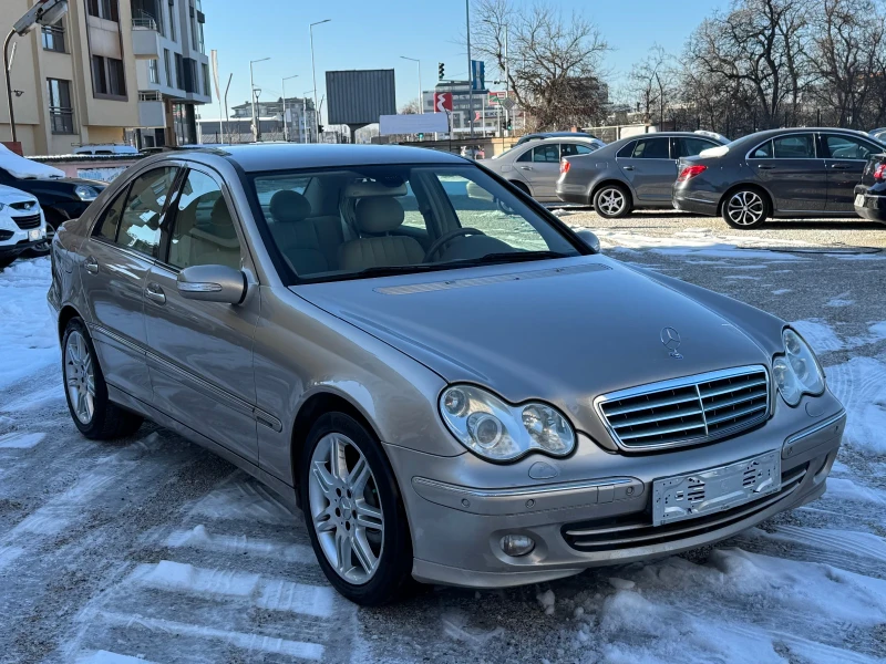 Mercedes-Benz C 200 ГАЗОВ ИНЖ* FACELIFT* КОЖА* NAVIG, снимка 4 - Автомобили и джипове - 48729034