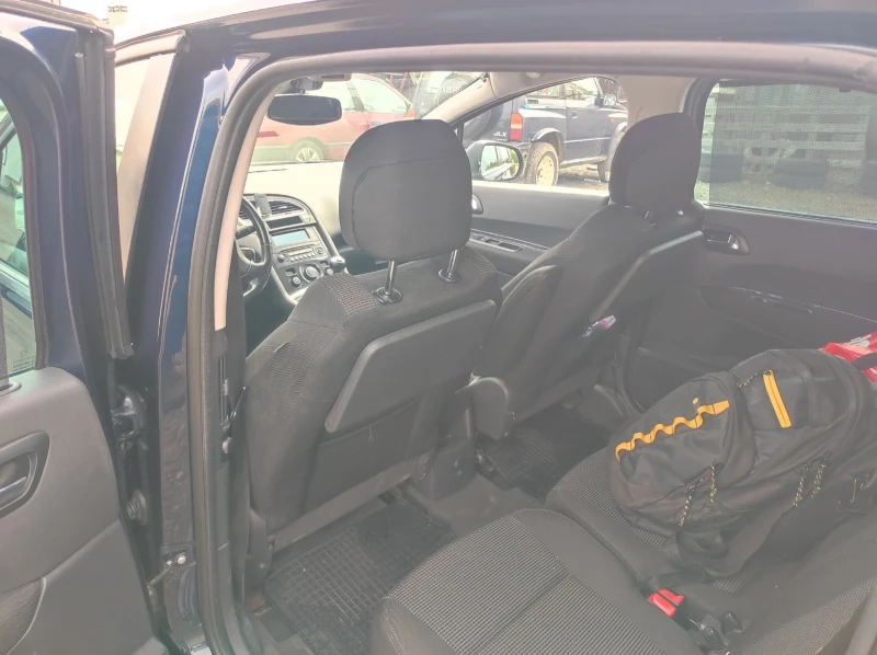 Peugeot 5008, снимка 6 - Автомобили и джипове - 51986344